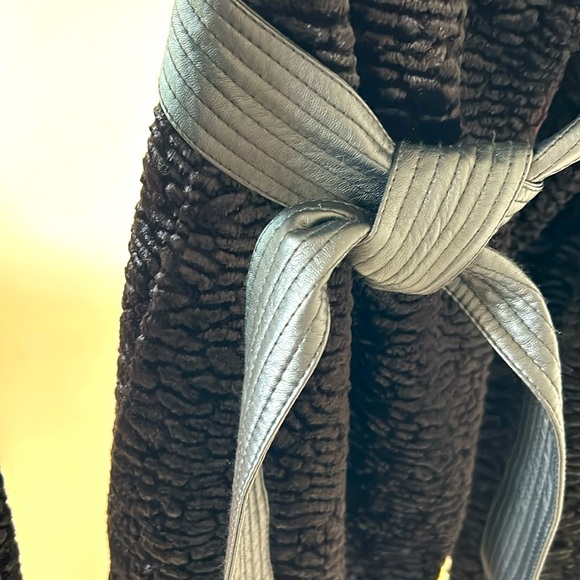 Black jacket in excellent condition with pleather belt. Polyester/ cotton - Picture 3 of 5